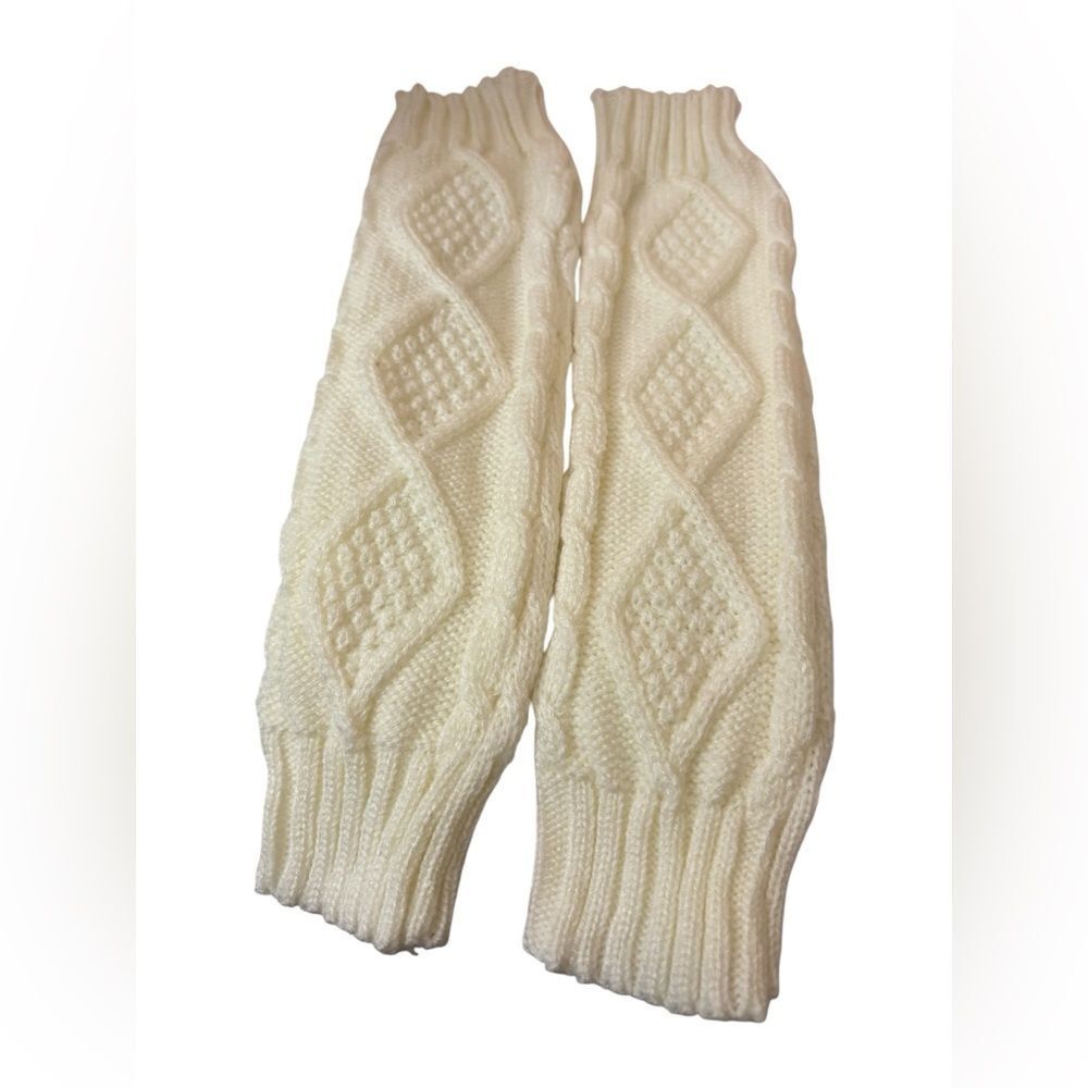 Elegant Cream Cable Knit Fingerless Gloves